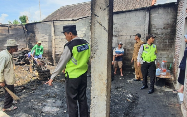 Thumbnail 41 Ekor Hewan Ternak Hangus Akibat Kebakaran Kandang di Malang