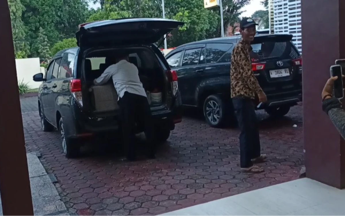 Thumbnail Berita - KPK Periksa Belasan Saksi Kasus Dugaan Korupsi Dana Hibah Jatim di Probolinggo