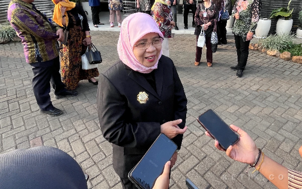 Foto Kepala SMAN Taruna Nala Malang, Dr. Dra. Husnul Chotimah, M.Pd, saat memberikan keterangan terkait pelaksanaan program BI Mengajar 2026 di SMA Negeri Taruna Nala , Jumat, 31 Juli 2026. (Foto:Faiz/Ketik.com)