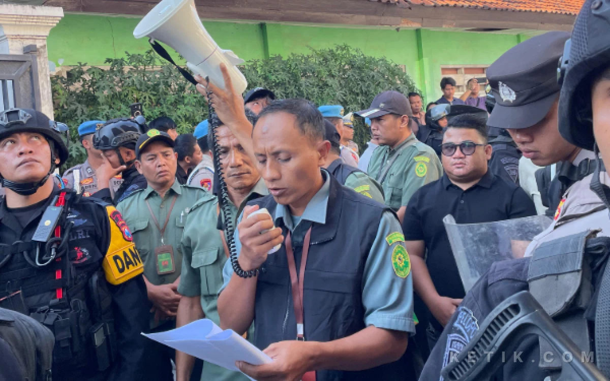 Thumbnail Berita - Eksekusi Putusan Pengadilan Sukses Dilaksanakan, H. Umar Faruk Menangi Sengketa Tanah di Jalan Manggis