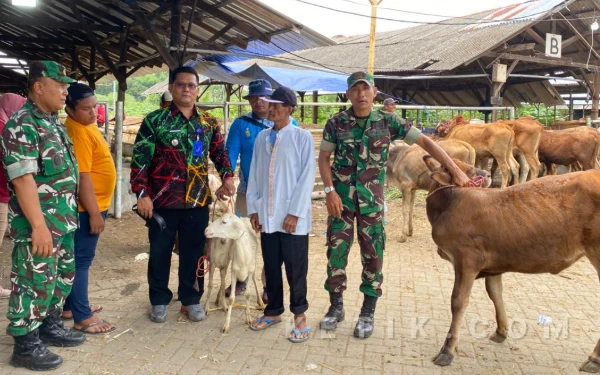 Buruh Tani Terdampak Pembangunan Bandara KASA Situbondo Terima 175 Sapi dan 350 Kambing