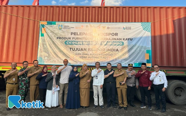 Thumbnail Berita - Lepas Produk Furniture ke India, Wabup Situbondo Berharap Industri Sejenis Tumbuh di Kawasan Lain