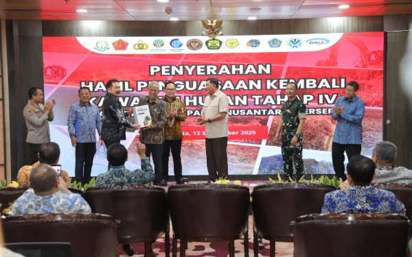 Thumbnail Berita - Satgas PKH Serahkan 1,5 Juta Hektare Kebun Sawit Ilegal ke PT Agrinas Palma