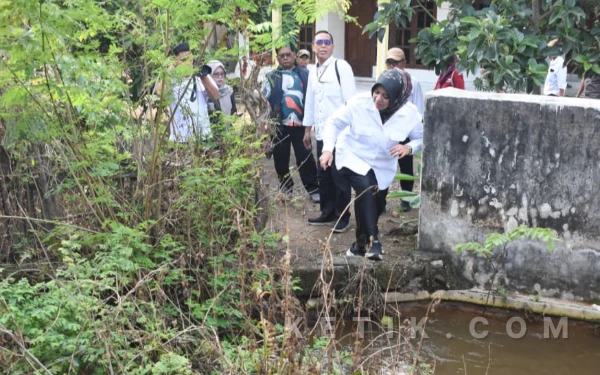 Thumbnail Berita - Tanggapi Keluhan Masyarakat, Wabup Situbondo Tinjau Langsung Sungai di Desa Wringinanom