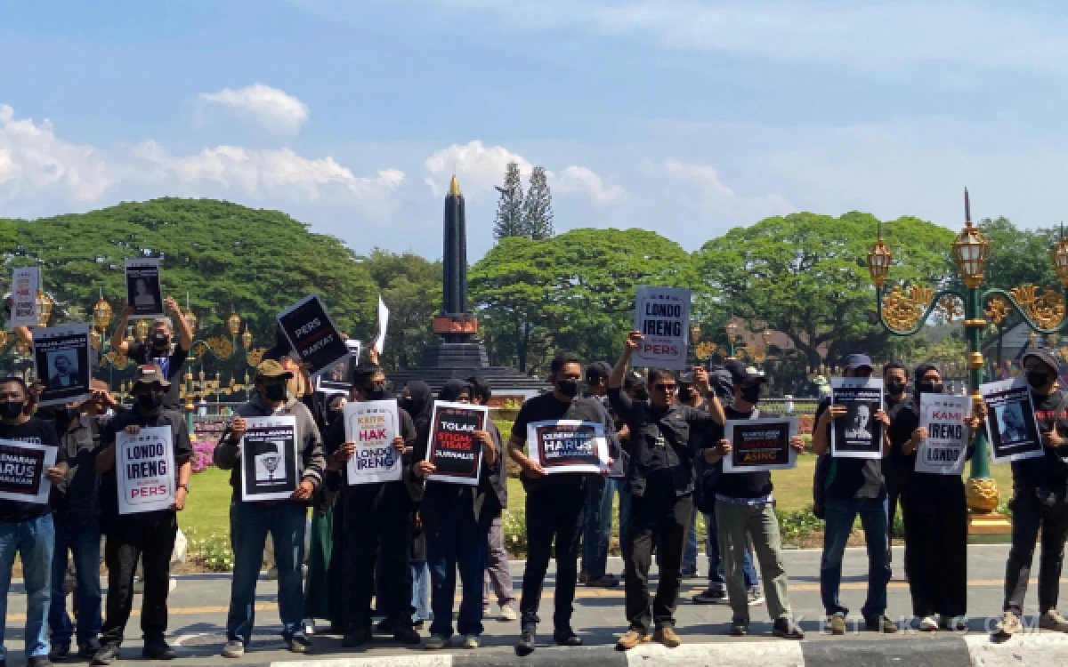 Thumbnail Berita - Aksi Tutup Mulut dan Jalan Mundur, Jurnalis Malang Raya Kecam Tudingan 'Londo Ireng' Prabowo