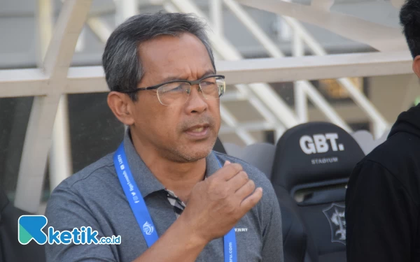 Hasil Buruk di Lima Laga Terakhir, Manajemen Persebaya Istirahatkan Aji Santoso