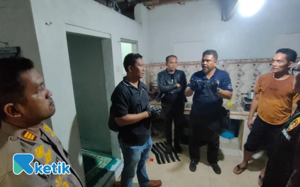 Thumbnail Berita - Polres Situbondo Terus Selidiki Peristiwa Berdarah Satu Keluarga