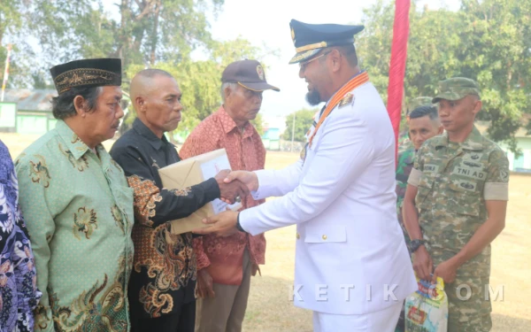 Thumbnail Berita - [FOTO] Kodim Labuha Berbagi Bingkisan di HUT ke-81 TNI
