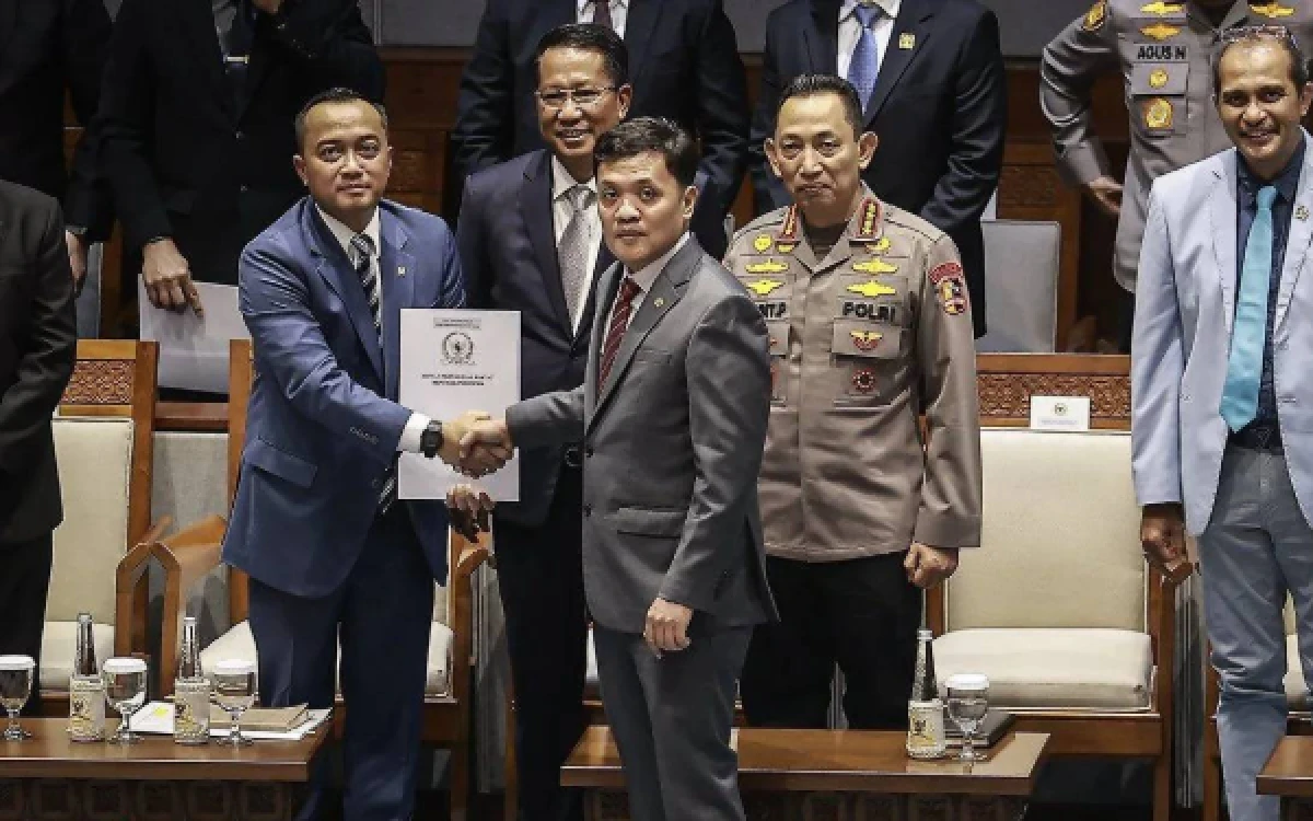 Thumbnail Berita - Ini Poin-poin Krusial UU Polri yang Disahkan Kilat DPR, Apa yang Sebenarnya Berubah?