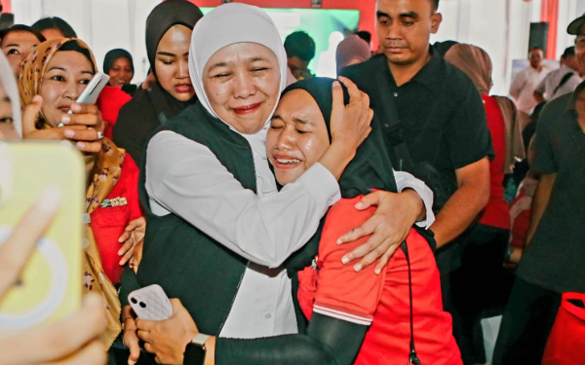 Thumbnail Berita - Perkuat Perlindungan Sosial dan Kemandirian Ekonomi, Gubernur Khofifah Salurkan Bansos Rp 1,819 Miliar di Kota Kediri