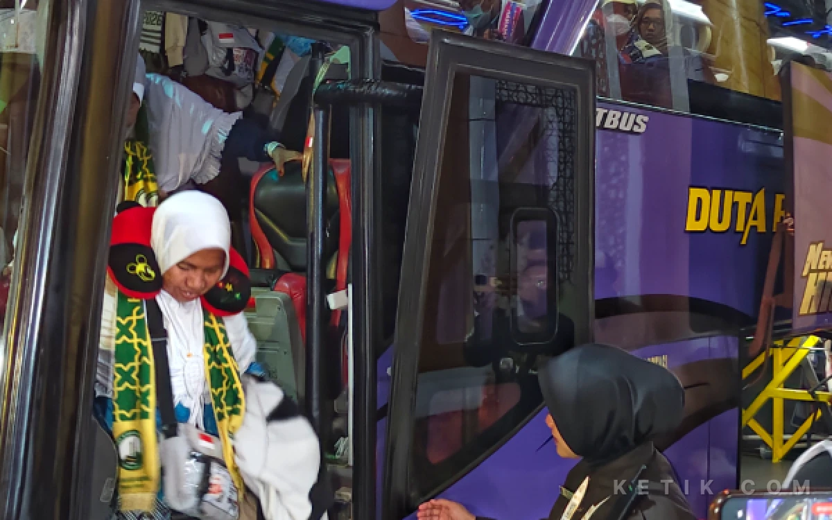Thumbnail Berita - 84 Jemaah Haji Debarkasi Surabaya Wafat, Pemicu Utama Kelelahan dan Cuaca di Arab Saudi