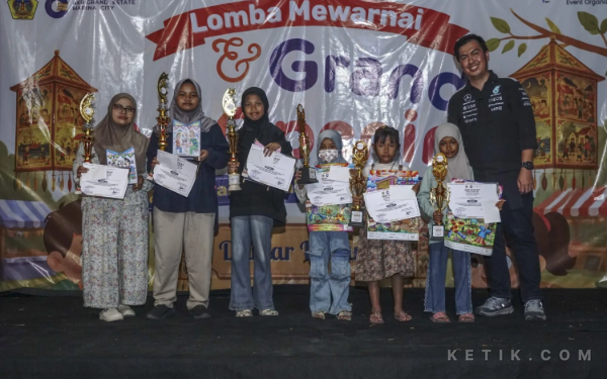 Foto Penyerahan Hadiah Lomba Mewarnai Re Opening Damar Kurung Festival (Foto: Daniel Andayawan/Ketik.com)
