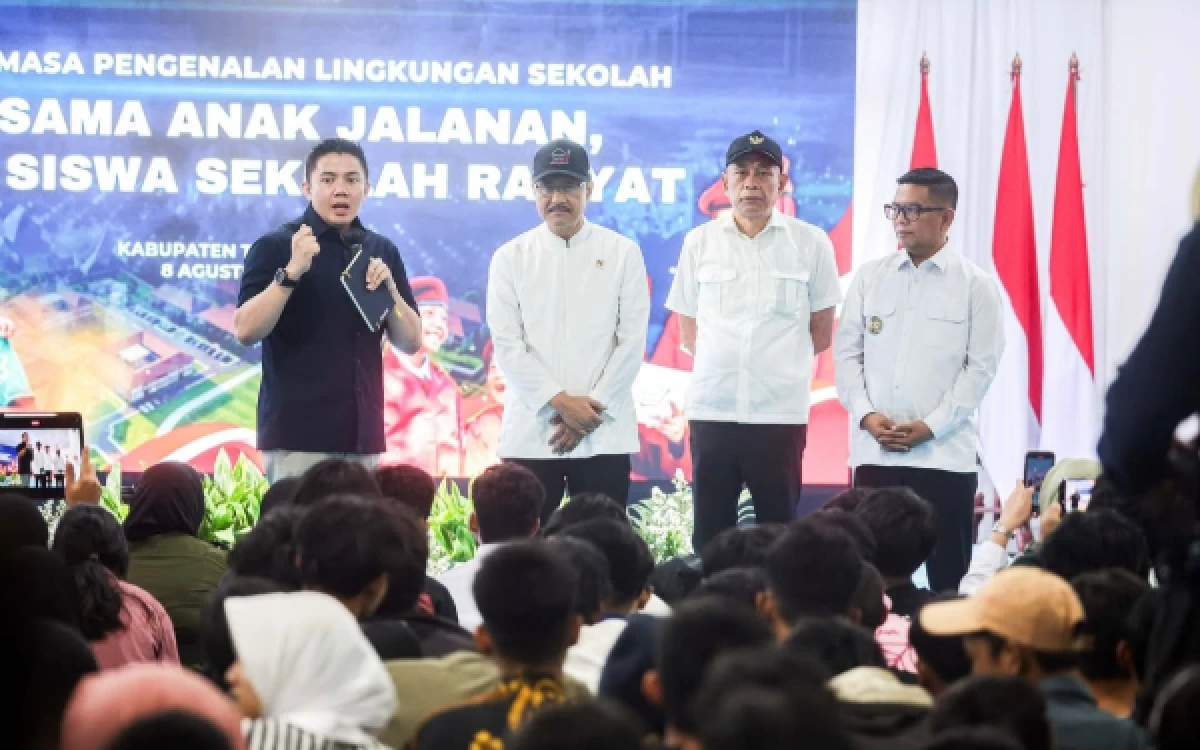 Thumbnail Berita - Open House Sekolah Rakyat di Tangerang, Andra Soni: Banyak Anak Banten Putus Sekolah