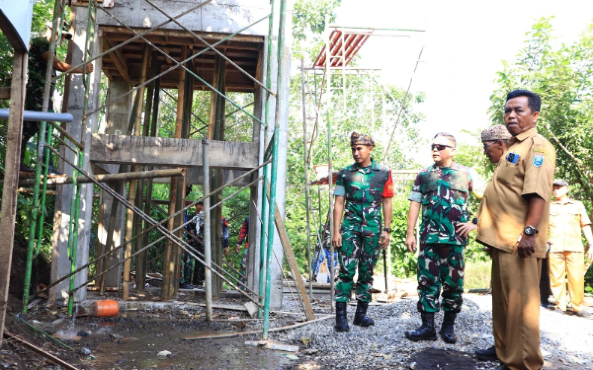 Thumbnail Berita - Naik Motor Trail Tembus Medan Desa, Tim Wasev Sterad TNI Tinjau Langsung Progres TMMD ke-128 di Probolinggo