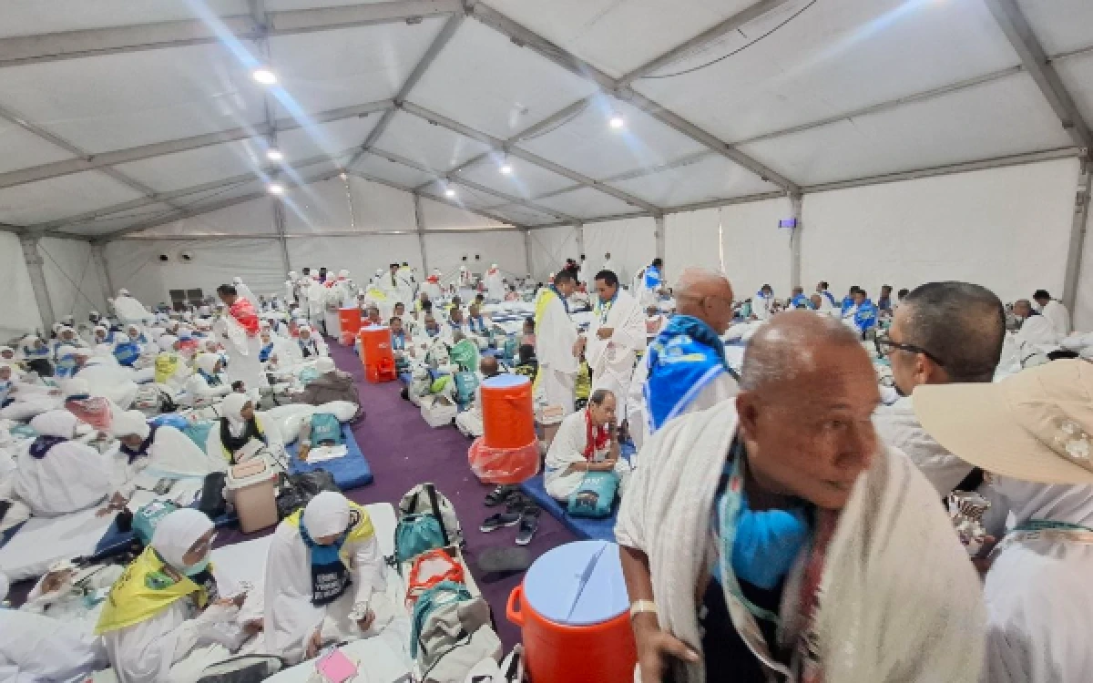 Thumbnail Berita - Suhu Panas di Mina 41 Derajat Celcius, Kemenhaj: Jemaah Jangan Lontar Jumrah di Jam 10 ke Atas