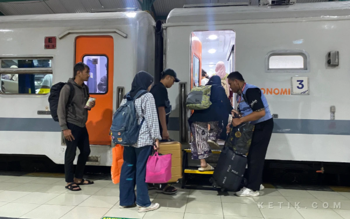 Thumbnail Berita - Sejak Dibuka, 5 Ribu Lebih Tiket KA Diskon 30 Persen untuk Liburan Sekolah Terjual di Daop 7 Madiun