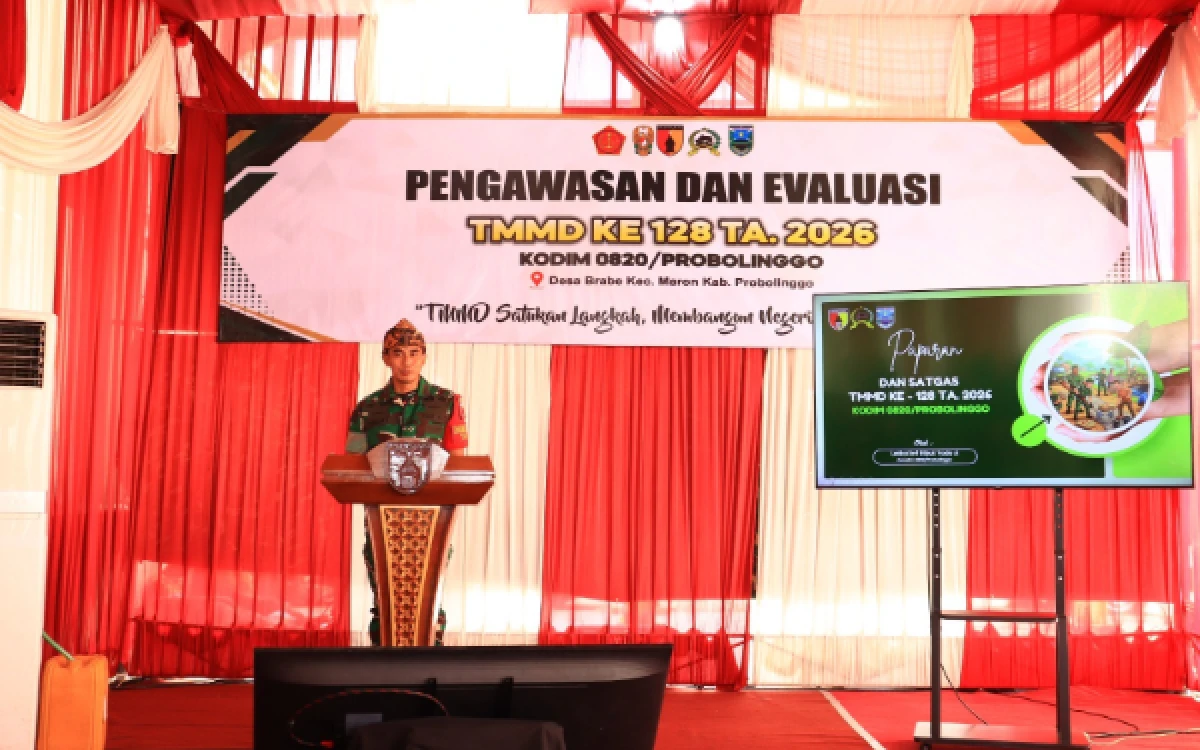 Thumbnail Berita - Dandim 0820 Probolinggo Letkol Ribut Yodo Paparkan Pelaksanaan TMMD Ke-128 ke Tim Wasev TNI