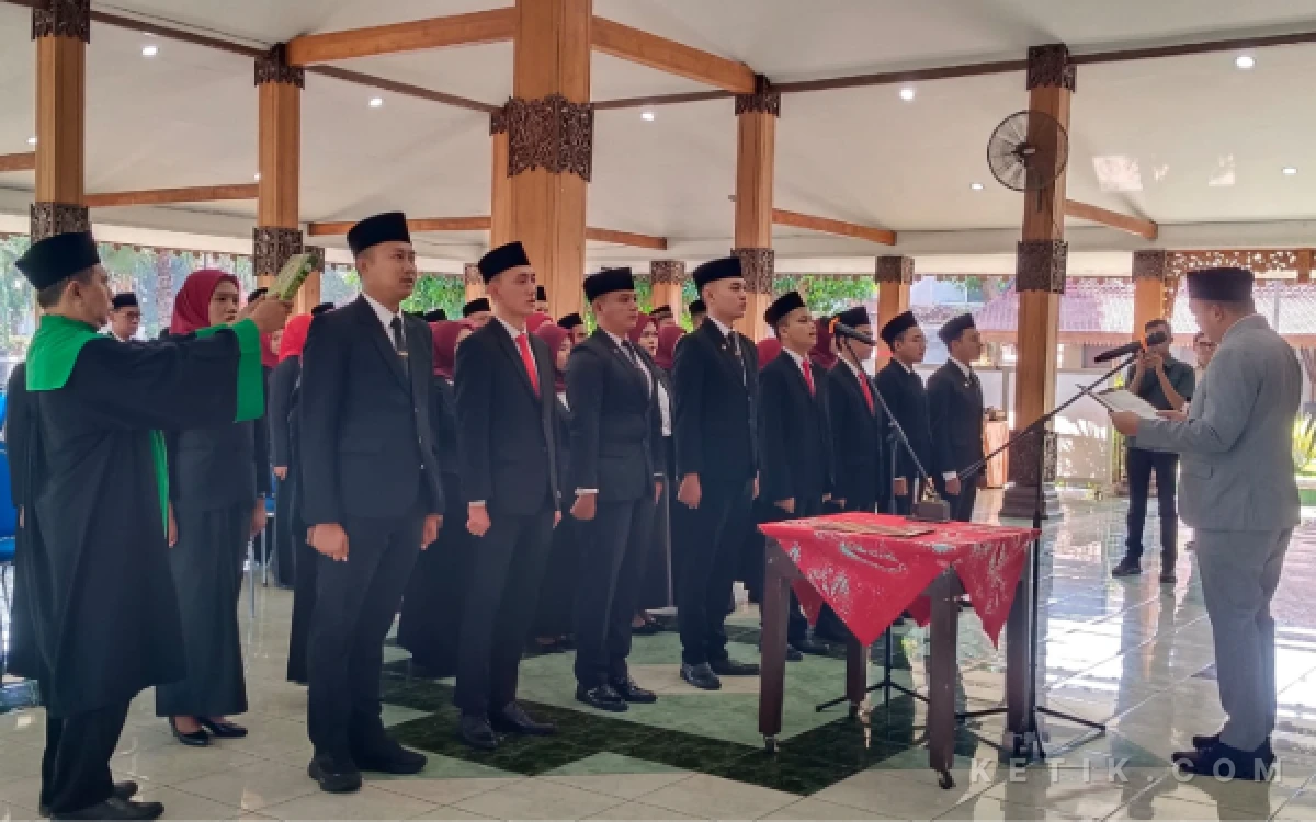 Thumbnail Berita - Resmi Dilantik! Bupati Situbondo Minta 68 ASN Jaga Integritas dan Tingkatkan Kinerja