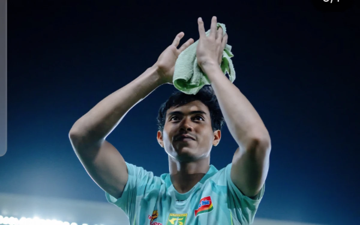 Thumbnail Berita - Kiper Persebaya Andhika Ramadhani Dikabarkan Jadi Penjaga Gawang Utama Persik Musim Depan