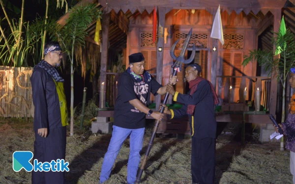 Thumbnail Berita - Ini Kata Bupati Situbondo saat Menghadiri Festival Budaya Adat KK