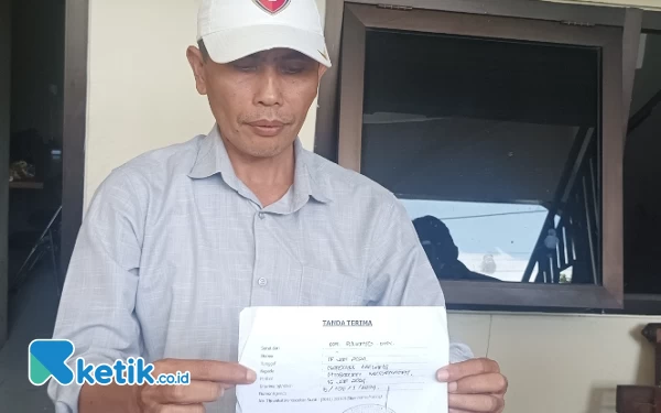Thumbnail Dituding Selewengkan Dana Desa, Mantan Kades Kanigoro Diadukan ke Polres Malang