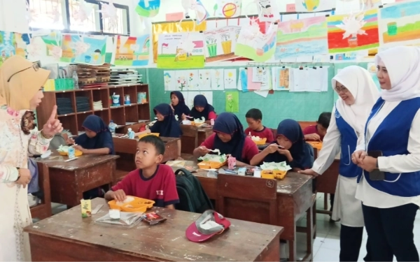 Thumbnail Berita - IWAPI Sidoarjo Bagi Makanan Bergizi Gratis, Ratusan Siswa 3 Sekolah Gembira Luar Biasa