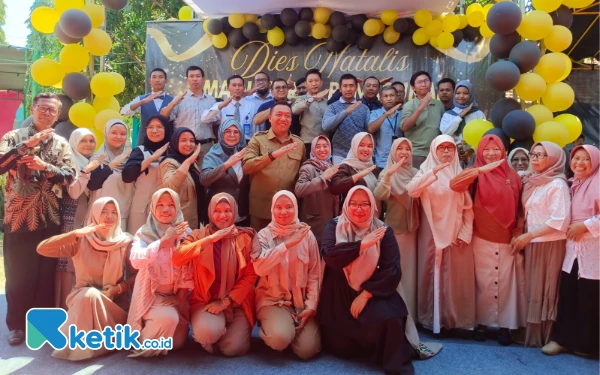 Thumbnail Berita - Hadiri HUT SMAN 1 Panarukan, Bupati Situbondo Minta Stigma Siswa Nakal Dihapus