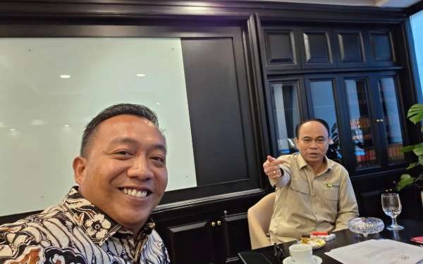 Thumbnail Berita - Temui Menkop, Bupati Situbondo Usul Koperasi Merah Putih Prioritaskan Rekrut Honorer yang Dirumahkan