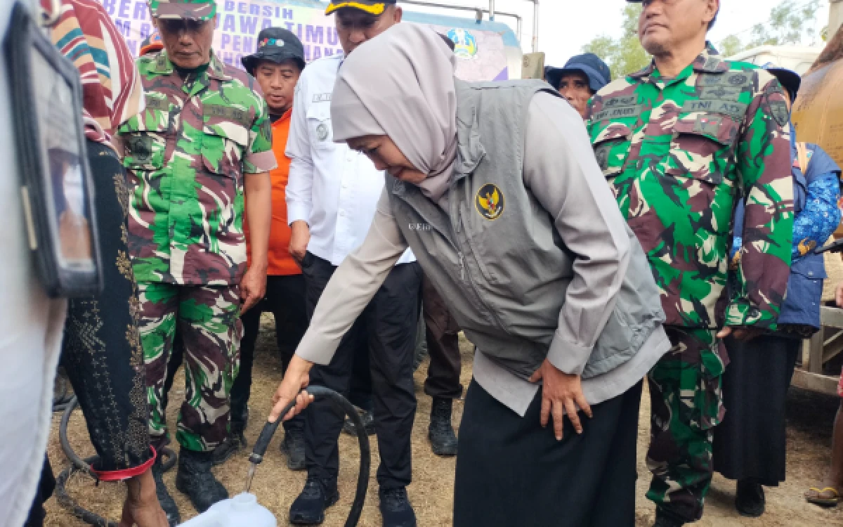 Thumbnail Berita - Tiga Bulan Kesulitan Air, Warga Kedungdung Sampang Terima Bantuan Pemprov Jatim