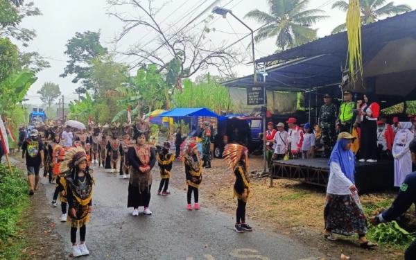Thumbnail Berita - Ikut Karnaval Sejumlah Pelajar di Bantur Malang Tak Masuk Sekolah, Polisi Beri Warning