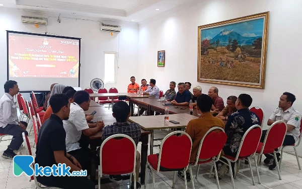 Thumbnail KPU Sidoarjo Tegaskan Tidak Ada Paslon yang Minta Debat Ditiadakan, Kedua Paslon Siap Tampil