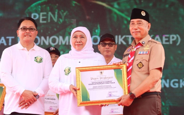 Ketua Kwarda Jatim Arum Sabil Terima Penghargaan Dharma Pembentukan Karakter Generasi Muda