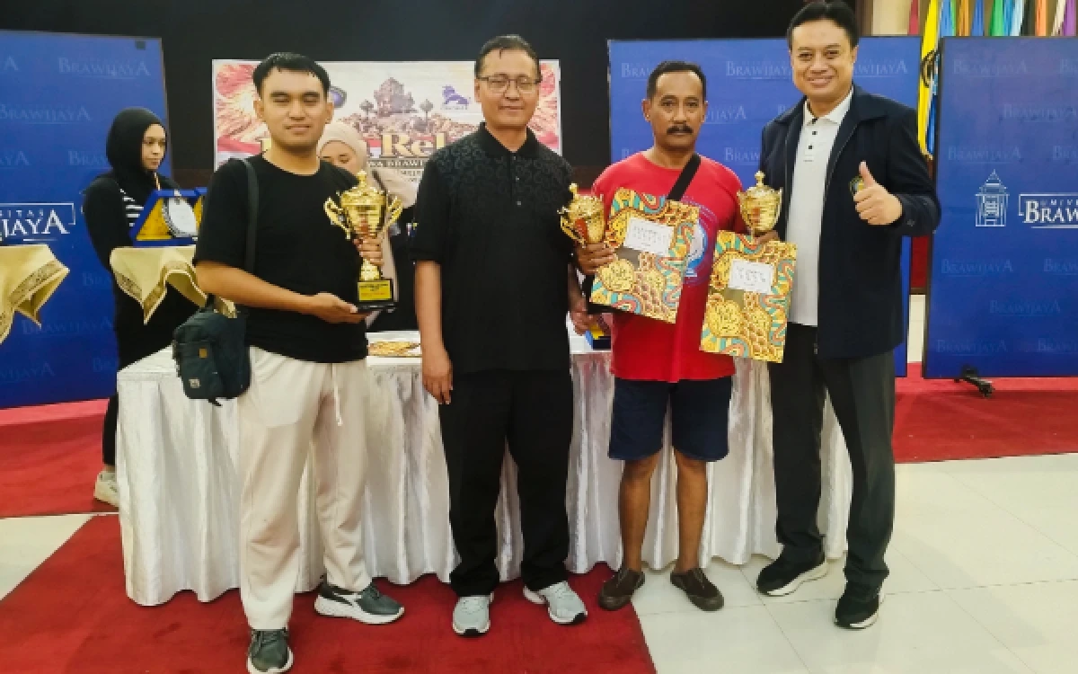 Thumbnail Berita - Momo Pigeon Susimojo Sabet BOB Piala Rektor UB, 400 Peserta Meriahkan Kontes Merpati Hias