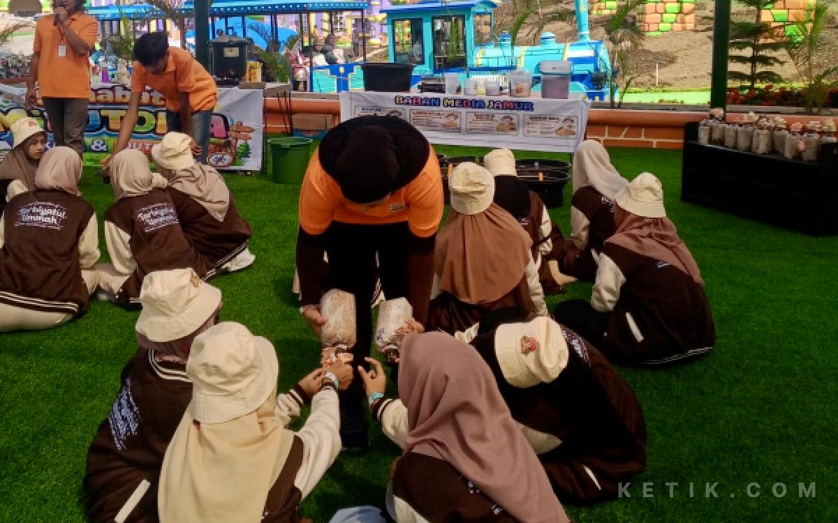 Thumbnail Berita - Kunjungan Meroket Saat Libur Sekolah, Mikutopia Kota Batu Diserbu Rombongan Pelajar
