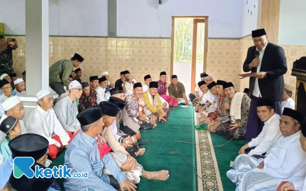Thumbnail Berita - Bupati Situbondo Ungkap Alasan Salat Idulfitri di Masjid Pedesaan