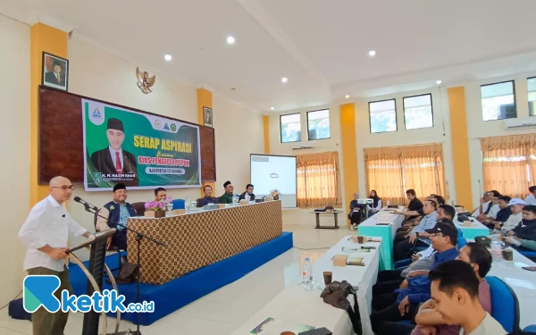 Thumbnail Berita - Serap Aspirasi dengan Pengecer Pupuk di Situbondo, Ini Kata Nasim Khan Anggota Komisi VI DPR RI