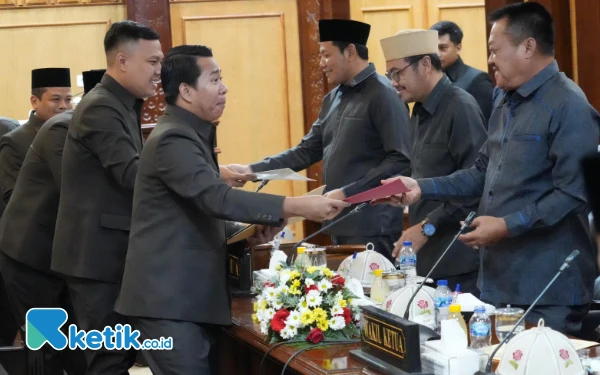 Thumbnail Banggar Patok 25 Rekomendasi, DPRD Sidoarjo-Pemkab Sidoarjo Sepakati APBD 2025