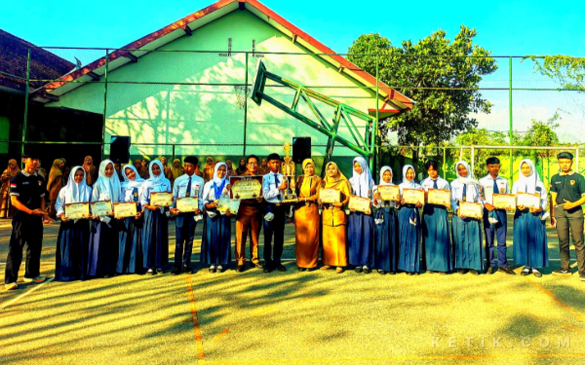 Thumbnail Berita - Guncang Surabaya, Tim Paskibra SMPN 1 Sumbergempol Sukses Sabet Juara 1 Mula Se-Jawa Bali!