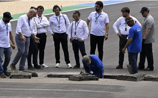 Thumbnail Berita - Geger Lubang "Misterius" di GP Brasil, Sprint Race MotoGP Molor Dua Jam