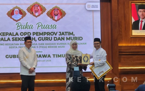 Kepala Kemenag Jatim Akhmad Sruji Bahtiar Dapat Mushaf Eksklusif dari Raja Salman