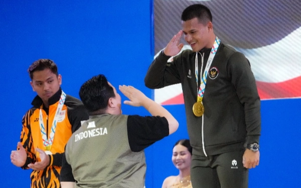 Thumbnail Berita - Lifter Rizki Juniansyah Pecah Rekor Dunia di SEA Games 2025, Jadi Emas Ke-50 Indonesia