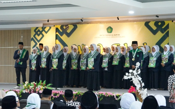 Thumbnail Berita - UIN Malang Ukir Sejarah! Wisuda 170 Hafidz Qur'an, Bukti Nyata Integrasi Sains & Islam