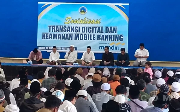 Nasim Khan dan Bank Mandiri Edukasi Warga Situbondo Soal Keamanan Transaksi Digital