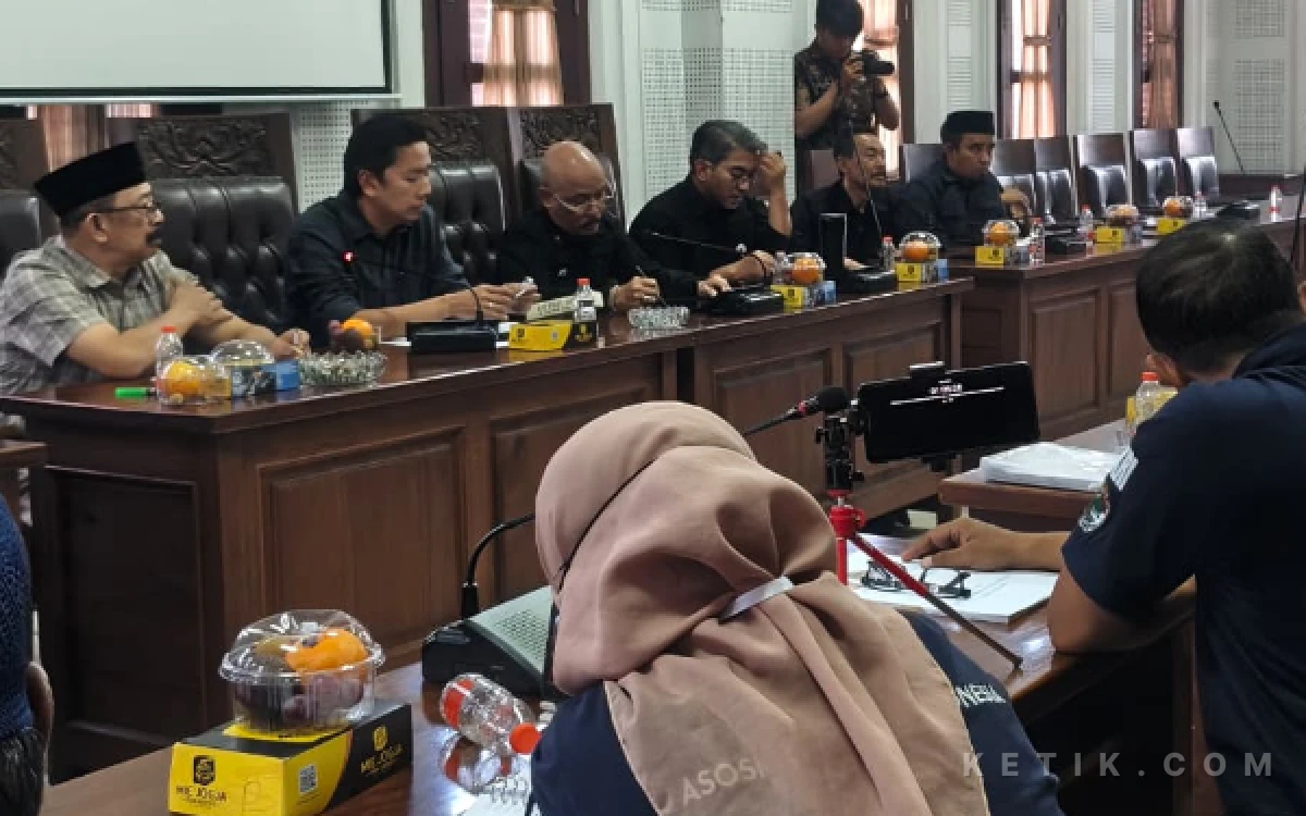 Thumbnail Berita - Respon Rencana Pembukaan Trans Jatim Koridor 2, DPRD Kota Malang Terima Kekhawatiran Paguyuban Sopir Angkot