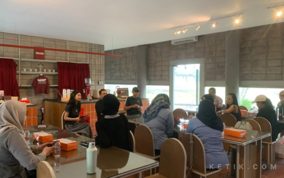 Thumbnail Berita - Media Gathering Orasis Art Space, Bahas Perjalanan Seni Moelyono dalam Pameran Resisten