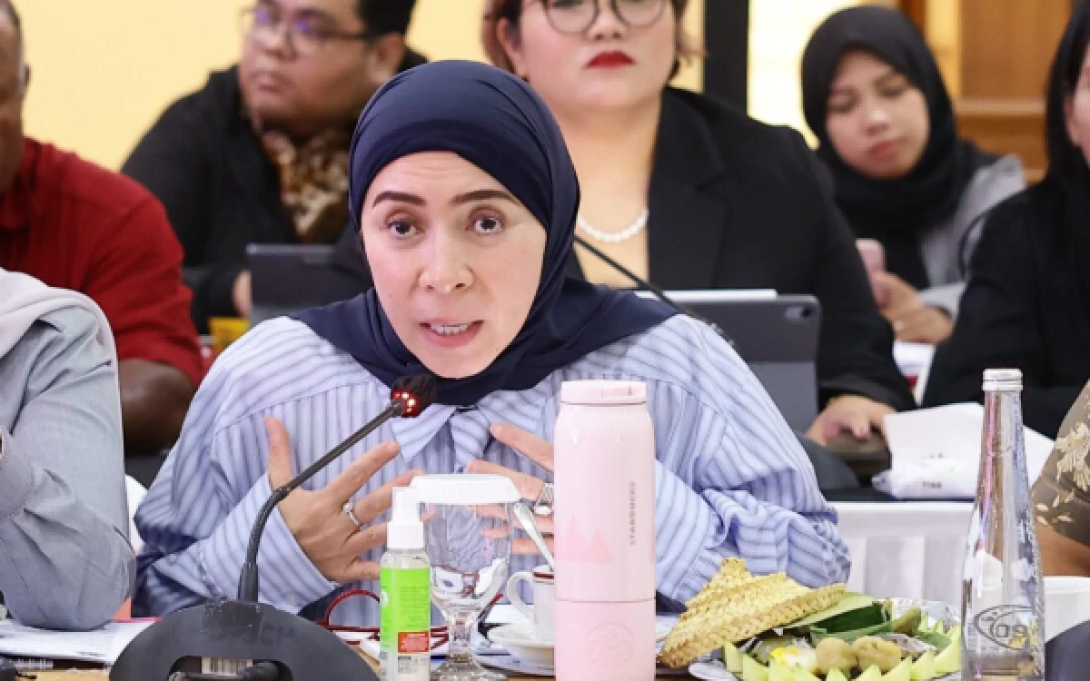 Thumbnail Berita - AI Bisa Tiru Karya Orang Lain, DPR Minta Penguatan RUU Hak Cipta