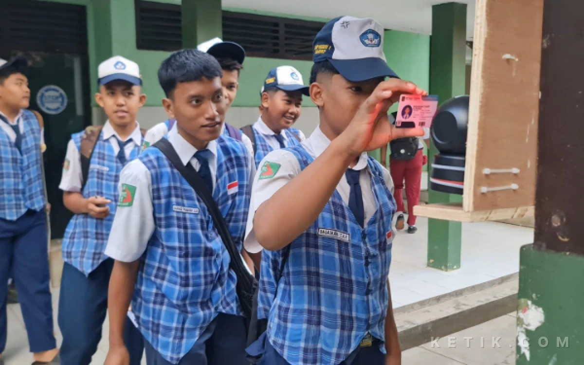 Thumbnail Berita - SMPN 1 Sumenep Revolusi Sistem Kehadiran, Absensi Digital Perkuat Sinergi dengan Orang Tua