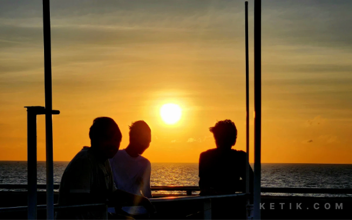 Thumbnail Berita - Ya Sunsite, Ya Sunrise! Suguhan Pemandangan Laut Indah dari Sang Maha Agung, Dimanjakannya Mata Saat Senja dan Fajar