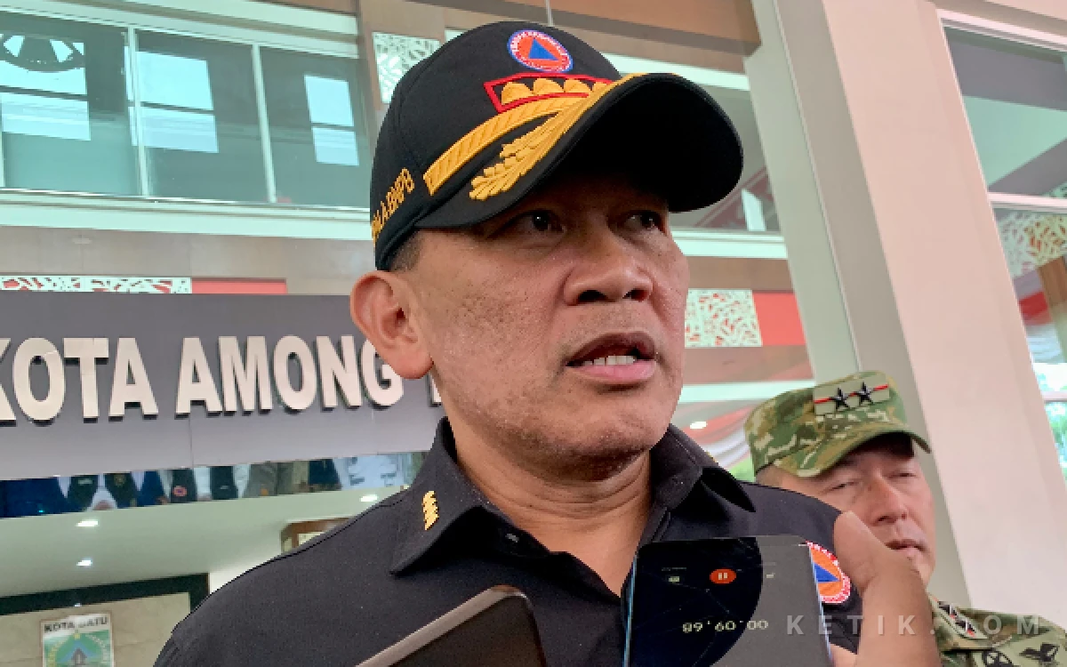 Thumbnail Berita - Karhutla Arjuno-Welirang Capai 261 Hektare, Kepala BNPB Turun Tangan Pantau Langsung