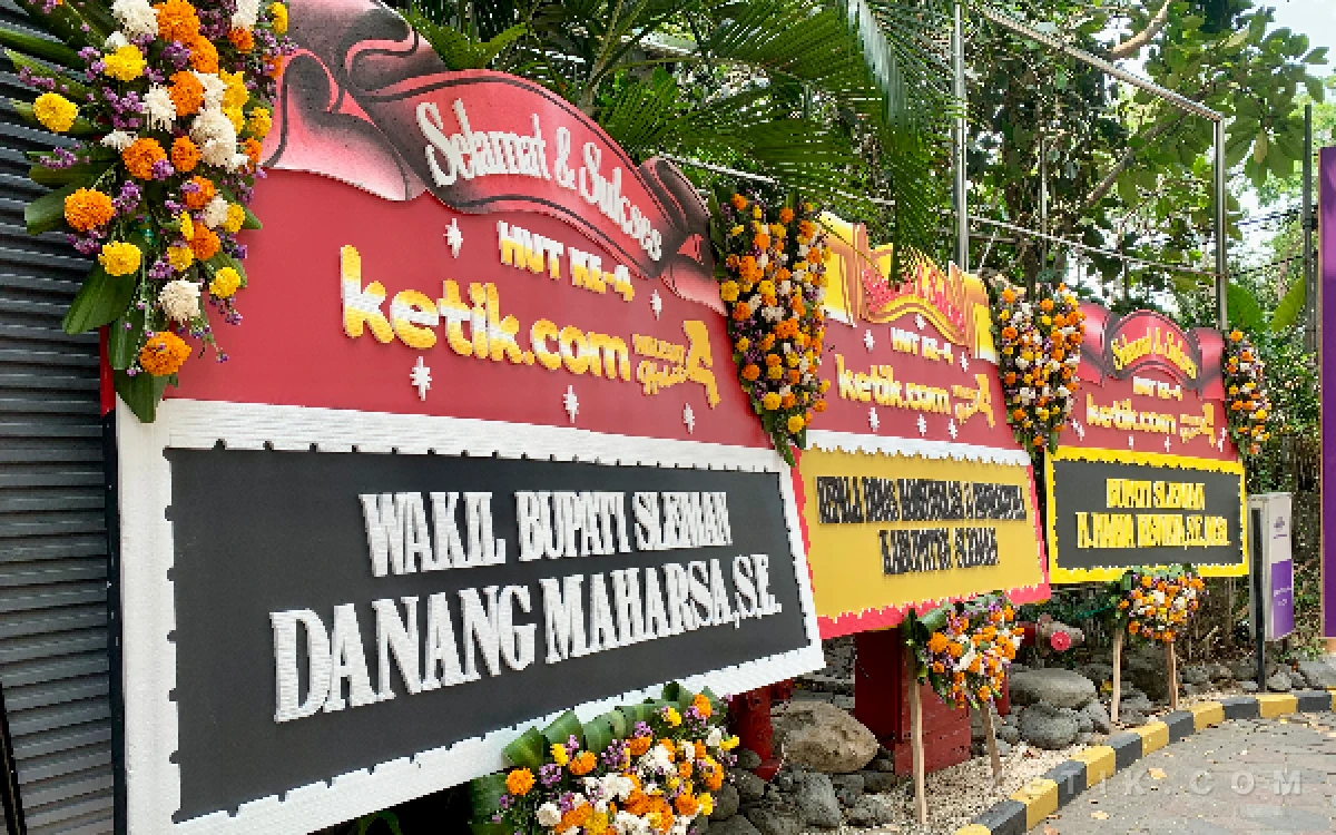 Thumbnail Berita - ‎Jelang Awarding dan HUT ke-4 Ketik.com, Karangan Bunga Mulai Berdatangan di Mercure Surabaya Grand Mirama